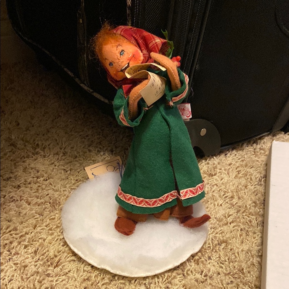 Annalee Festive Green Caroler Figurine